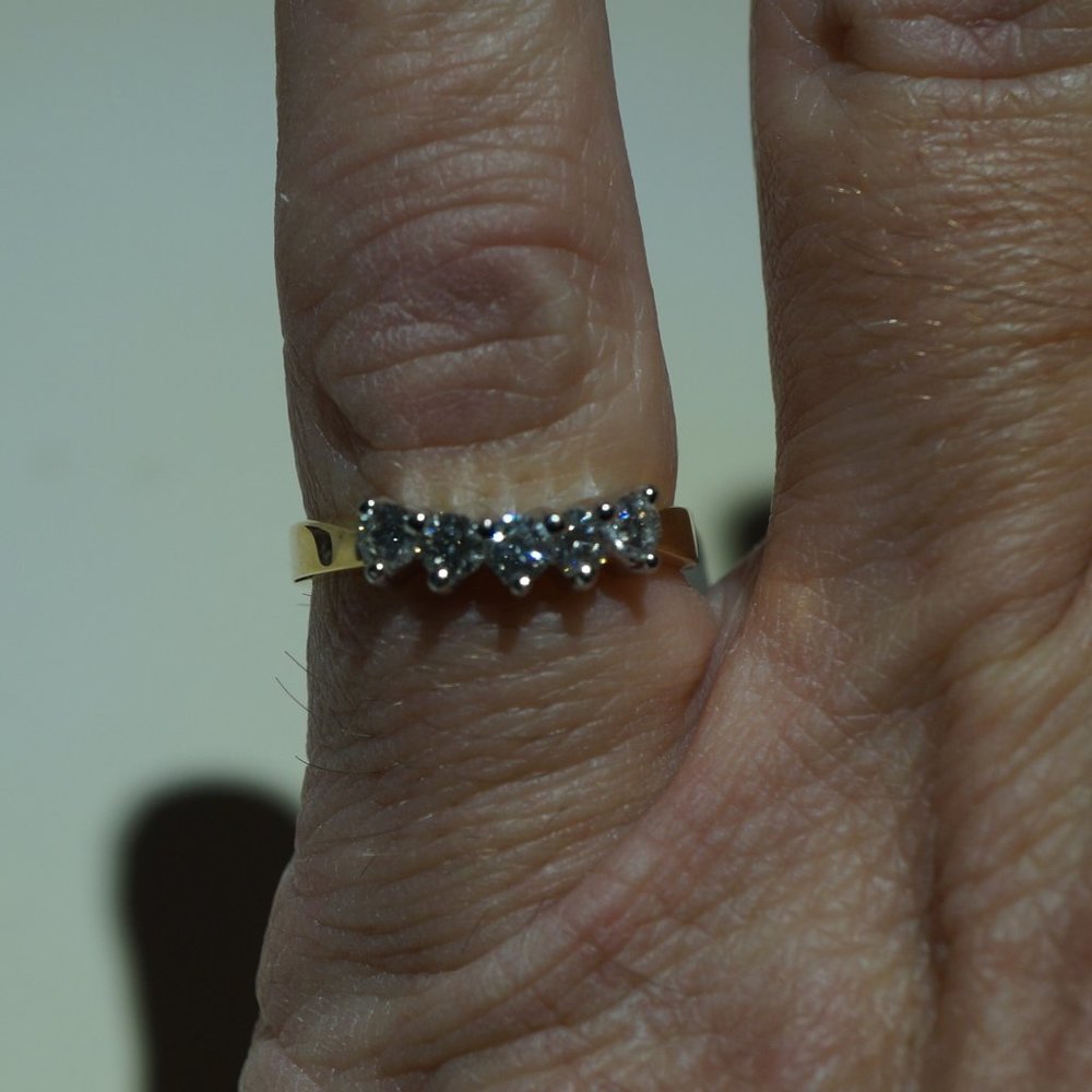 14KTT Gold 5 stone diamond ring - Picture 4 of 6